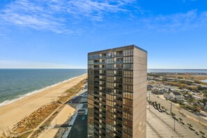 A high-rise building with a view of the beach and ocean.
