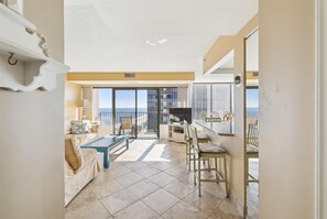 TV - XPLORIE ACTIVITIES & LINENS INCLUDED*! This 2BR luxury Capri Townhouse has a spectacular view of the Ocean! (Ocean City)