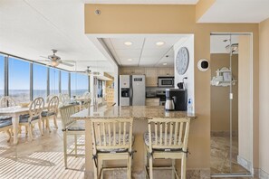 Microonde, lavastoviglie, macchina per tè/caffè, tostapane