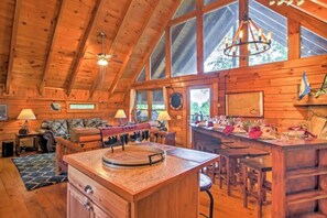 Dining - Majestic View Hideaway (Sevierville)