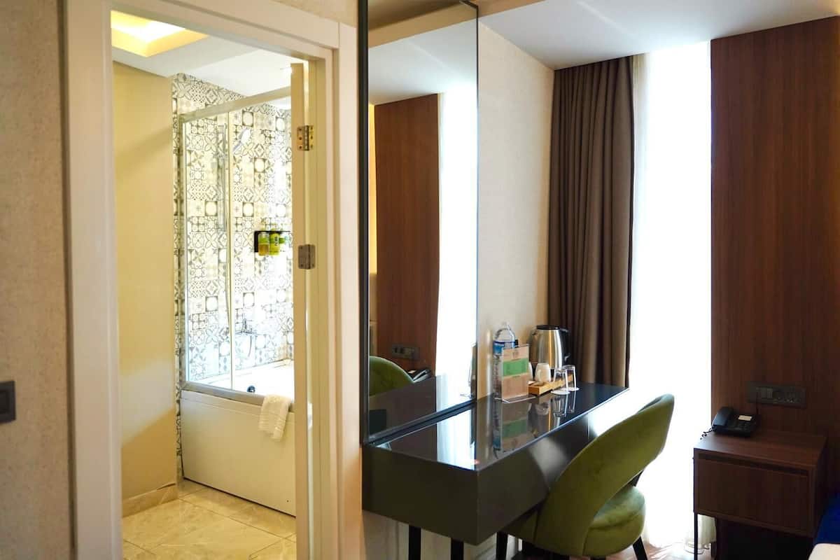 luxury room, 1 bedroom | 1 bedroom, egyptian cotton sheets, premium bedding, minibar