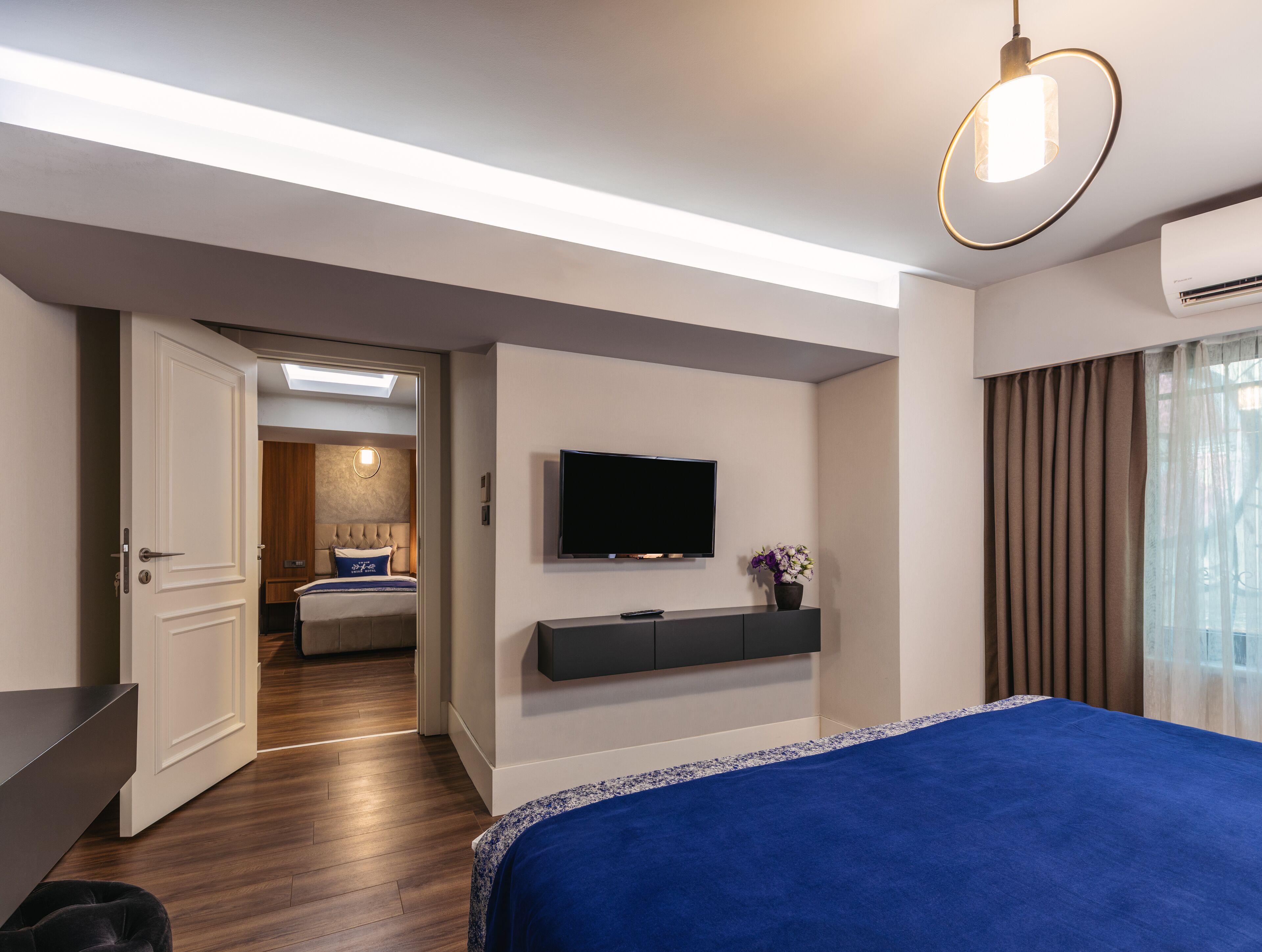 family room | 1 bedroom, egyptian cotton sheets, premium bedding, minibar