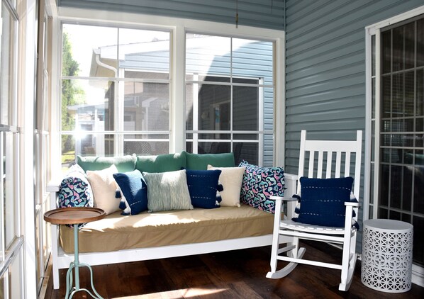 TV - Well Appointed Four Bedroom Townhome East of Rte 1 and Minutes to Downtown Lewes (Lewes)