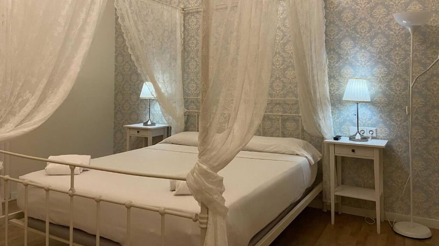 Hostal Lumine Suites by gaiarooms