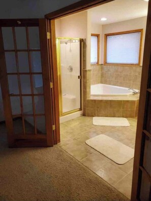 Badekar, håndklæder, Sæbe, Toiletpapir