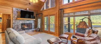 Cypress Knoll - Beautiful Mountain Home with Amazing Views