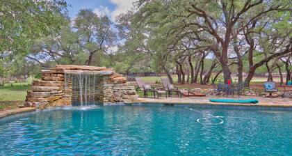 Serendipity Farmhouse - Rustic Charm with Swimming Pool Access