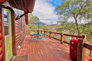 Outdoor dining - Fox Run Ridge!  Minutes from the Wimberley Square. (Wimberley)