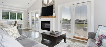 5-bedroom vacation home w/ Hot Tub minutes from Atlantic City Casinos.