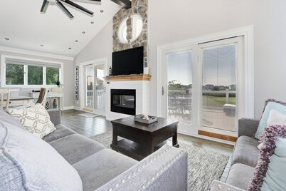 5-bedroom vacation home w/ Hot Tub minutes from Atlantic City Casinos.