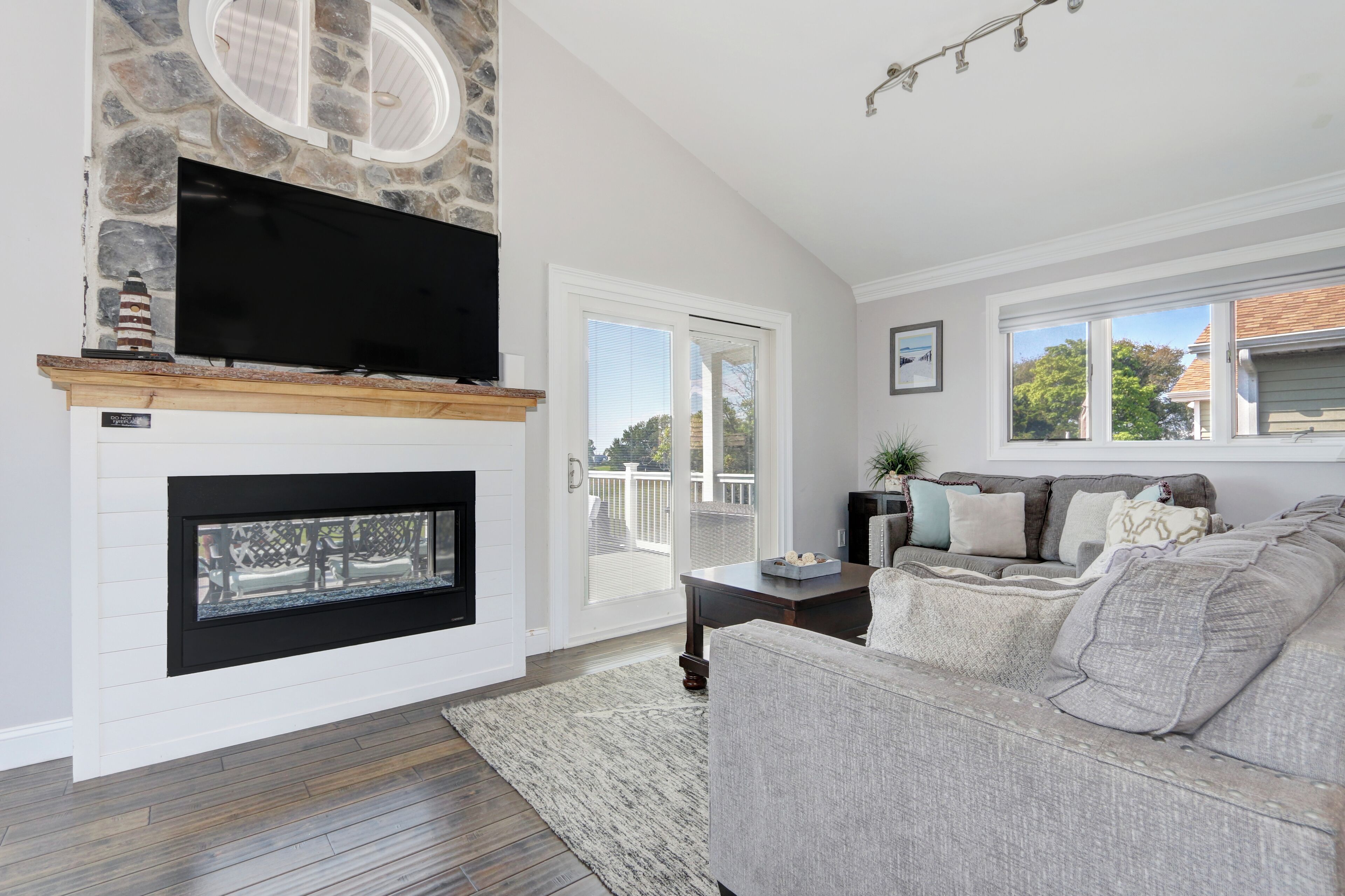 智能電視、壁爐、 辦公室