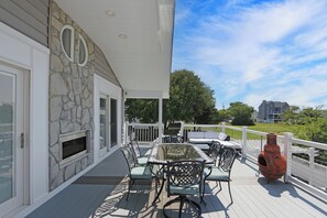 Outdoor dining - 5-bedroom vacation home w/ Hot Tub minutes from Atlantic City Casinos. (Brigantine)