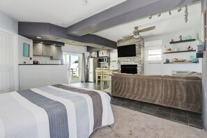 5 bedrooms, desk, iron/ironing board, free WiFi