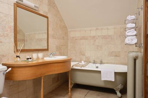 Camera Standard | Bagno | Set di cortesia gratuito, asciugacapelli, accappatoio, pantofole