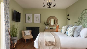 Ropa de cama de alta calidad, escritorio y wifi gratis