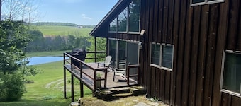 Gorgeous views -Beautiful pond - Fishing- Swimming- Privacy -Pet Friendly-Hiking