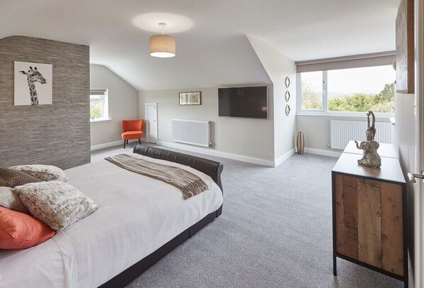 3 bedrooms, iron/ironing board, free WiFi, bed sheets