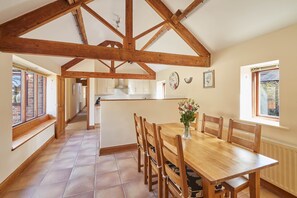 Ferienhaus | Essbereich im Zimmer