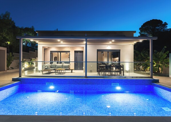 Seasonal outdoor pool