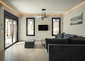 Villa | Living area | TV - Amelia Residence (Zakynthos)
