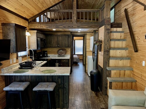 Tiny home only 1 mile from Vogel State Park! The Gray Loft Reece Farm Village