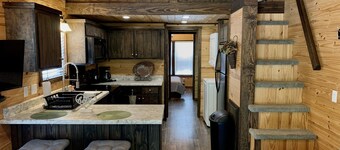 Tiny home only 1 mile from Vogel State Park! The Gray Loft Reece Farm Village