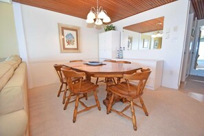 Dining - Beachmark 3d 1 Bedroom Condo by RedAwning (Ocean City)