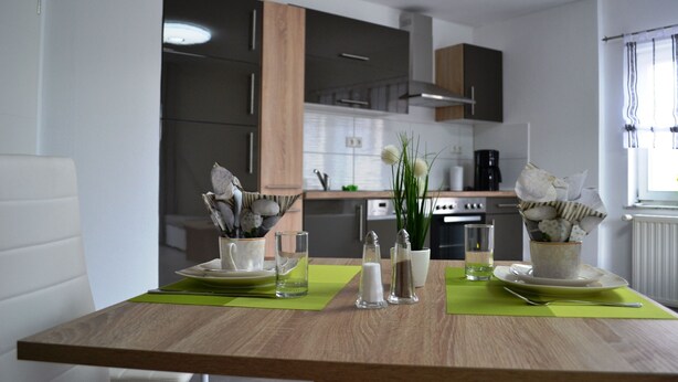 Coffee/tea maker, fridge, oven, stovetop