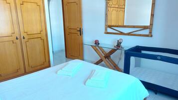 1 bedroom, desk, iron/ironing board, free WiFi
