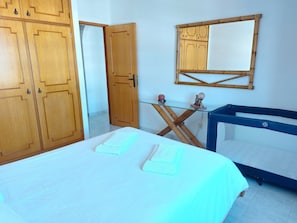 1 bedroom, desk, iron/ironing board, free WiFi