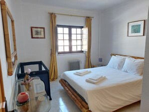 1 habitación, escritorio, tabla de planchar con plancha y wifi gratis