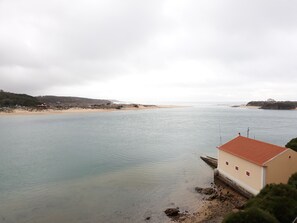 Una playa cerca
