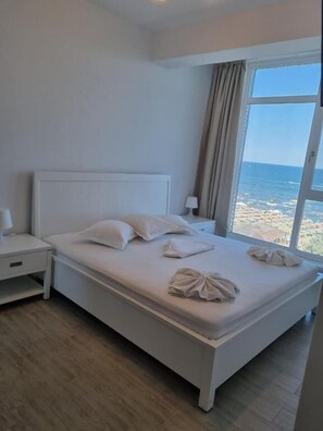 بديكورات فريدة لكل غرفة وطراز فريد لكل وحدة ومكواة/لوح كي