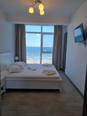 Individually decorated, individually furnished, iron/ironing board - Hampton Alezzi (Navodari)