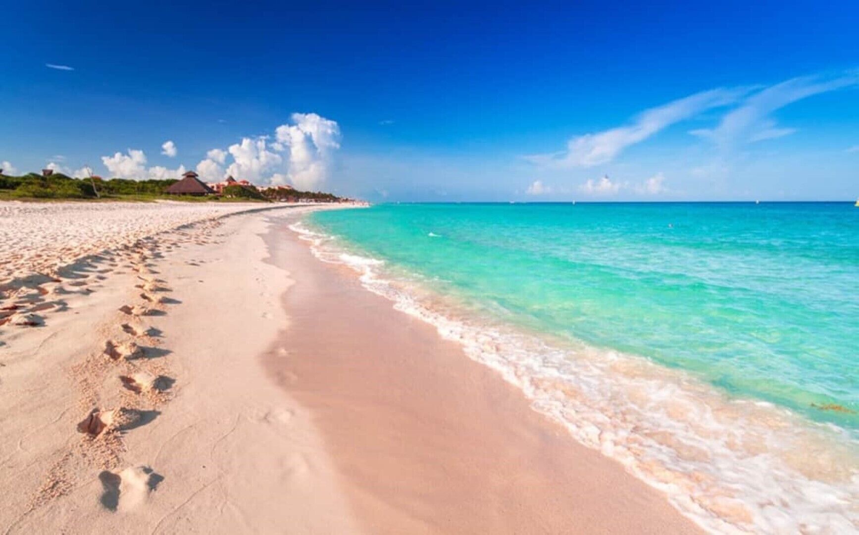 Chaises longues, serviettes de plage