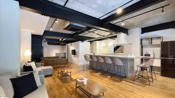 Televisión, oficina