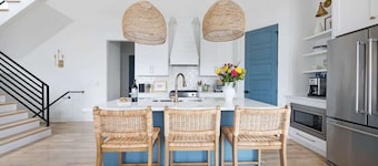 The Jolene – Rooftop w/ Firepit, Close to 12 South