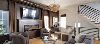 The Gambler - Pool Table + Rooftop Lounge!