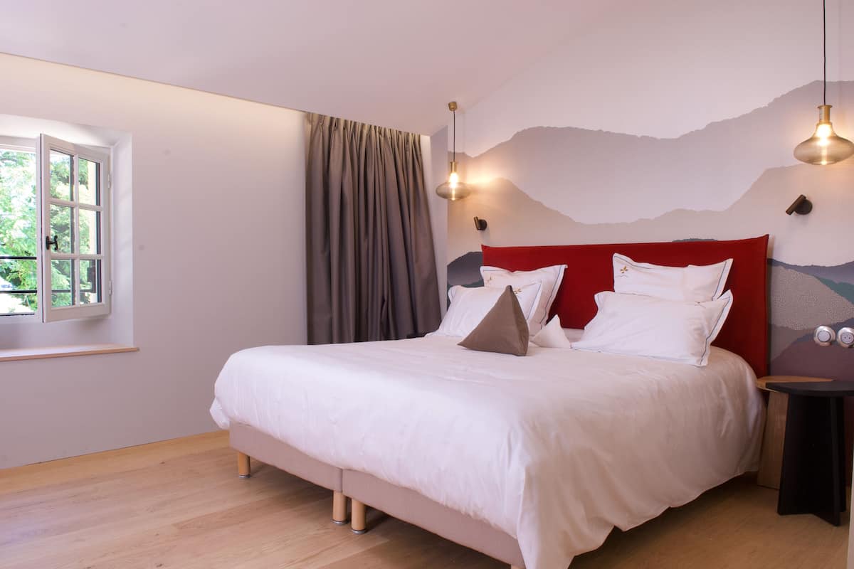 1 bedroom, Egyptian cotton sheets, premium bedding, pillowtop beds