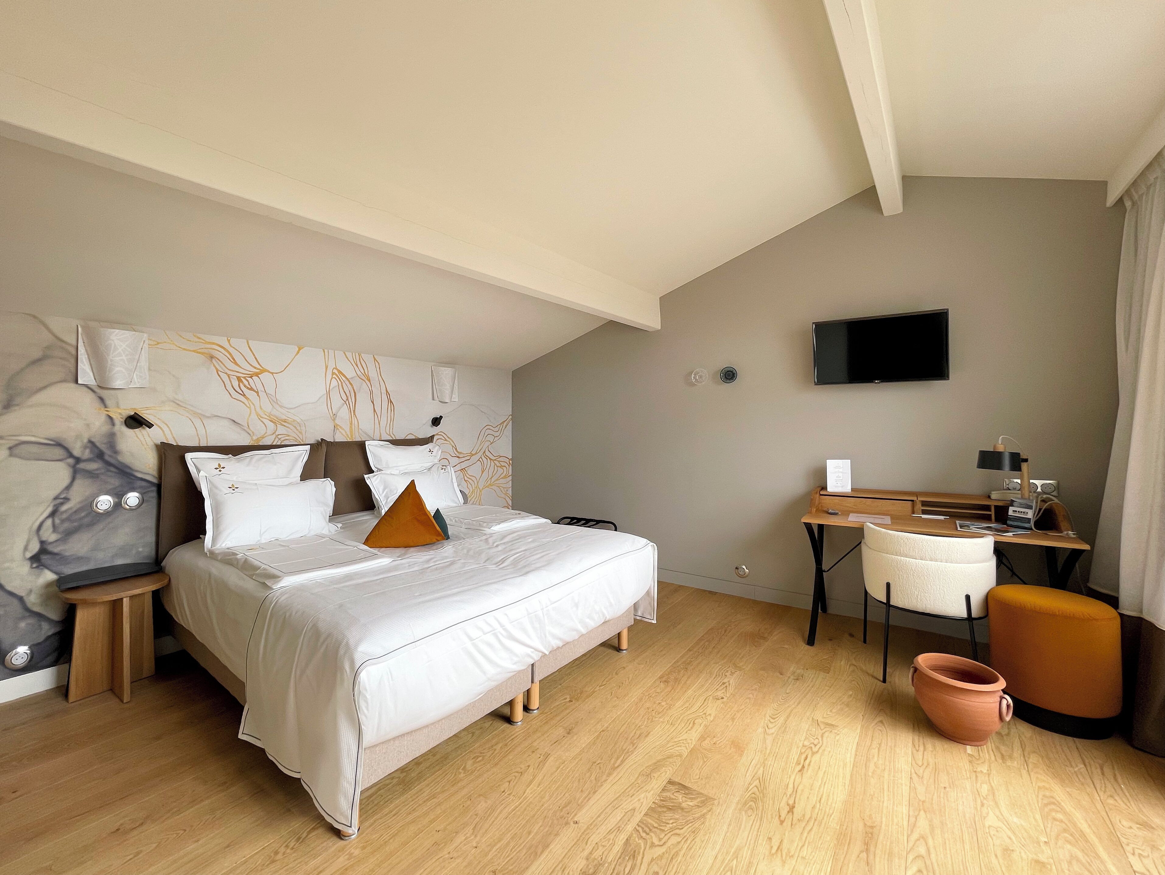 Egyptian cotton sheets, premium bedding, pillow-top beds, in-room safe