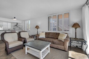 TV - ⭐Beachfront-Wraparound Balcony-Pool-2BR Gulf Winds 101⭐ (Pensacola Beach)