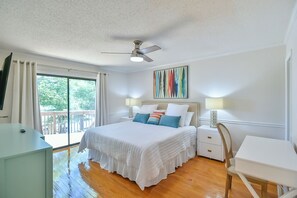 6 chambres, bureau, fer et planche à repasser, lit parapluie