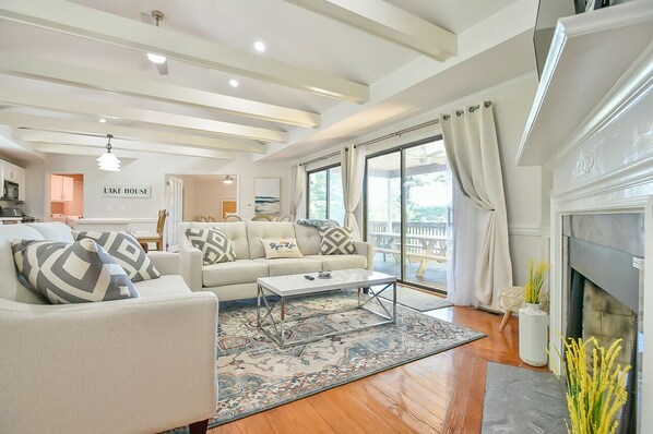 TV connectée, cheminée, chaîne hi-fi, imprimantes