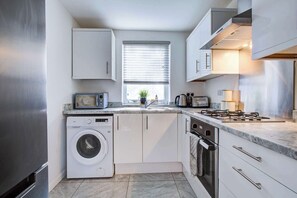 Kühlschrank, Mikrowelle, Ofen, Toaster