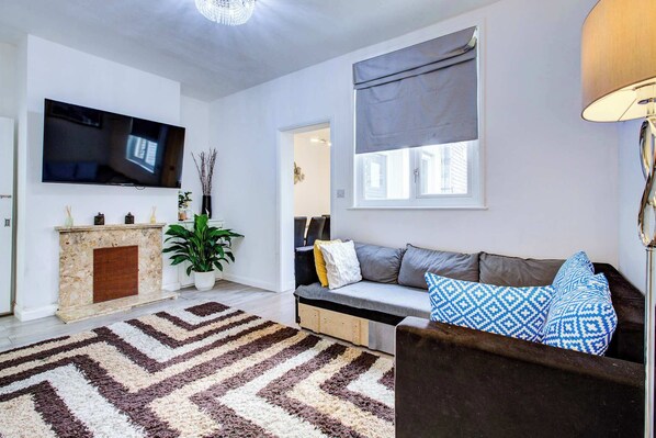 Televisión y oficina 