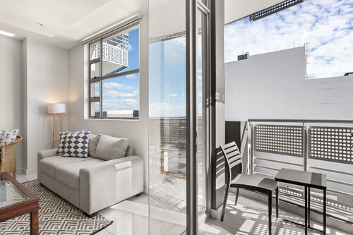 Modern And Trendy 1 Bed Across From Rosebank Mall