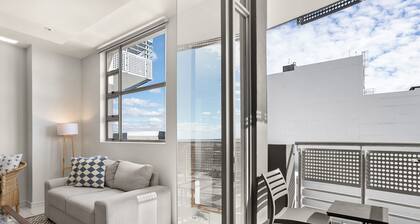 Modern And Trendy 1 Bed Across From Rosebank Mall