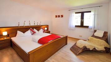 3 Schlafzimmer, Reisekinderbett, WLAN, Bettwäsche