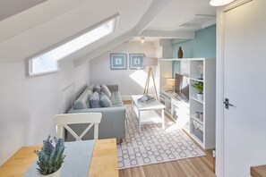 House | Living area | 32-inch flat-screen TV with digital channels, TV