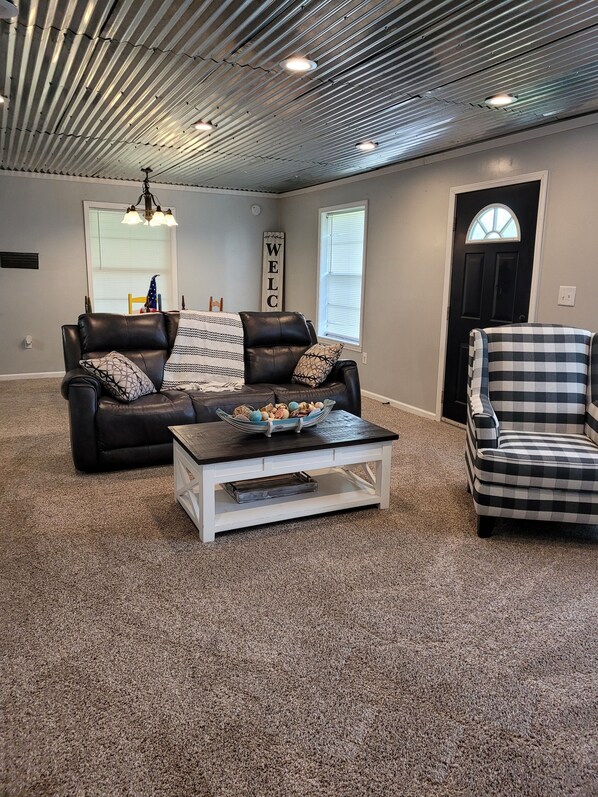 المنشأة من الداخل